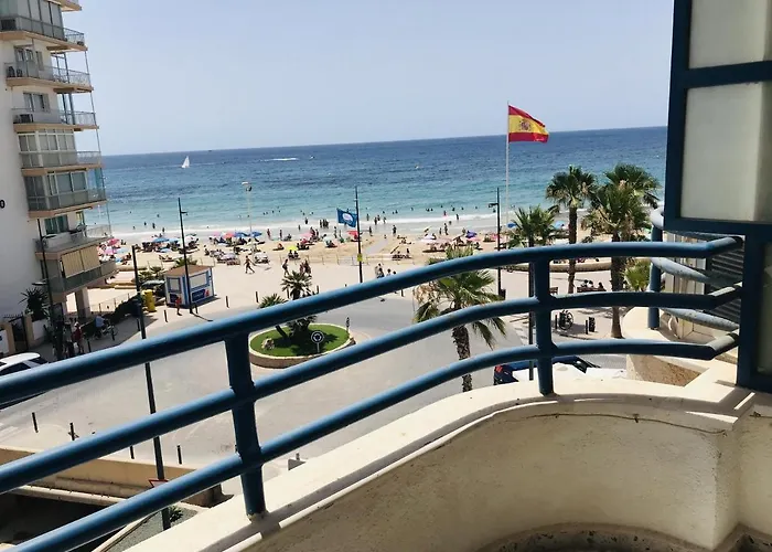 Edificio Arenal アパート カルプ