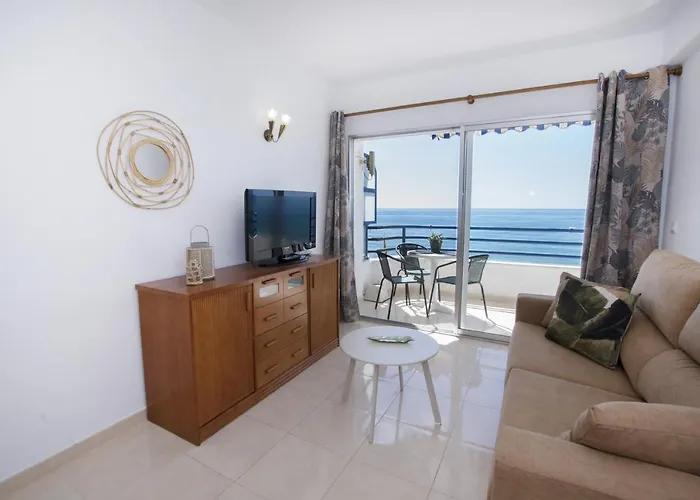 Edificio Arenal アパート カルプ